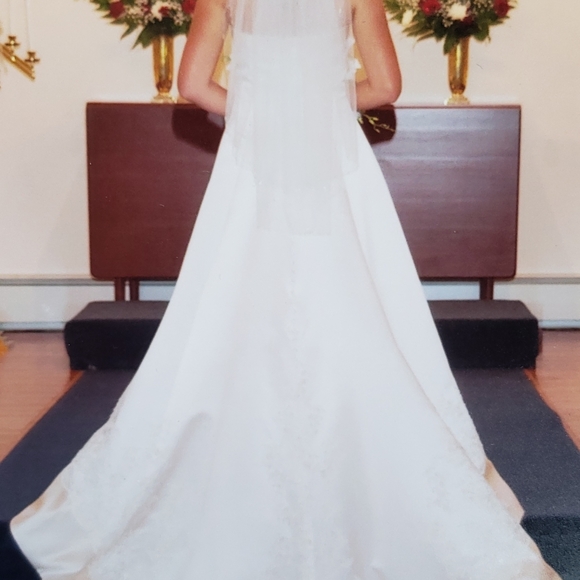 Alfred Angelo wedding gown - Picture 3 of 5